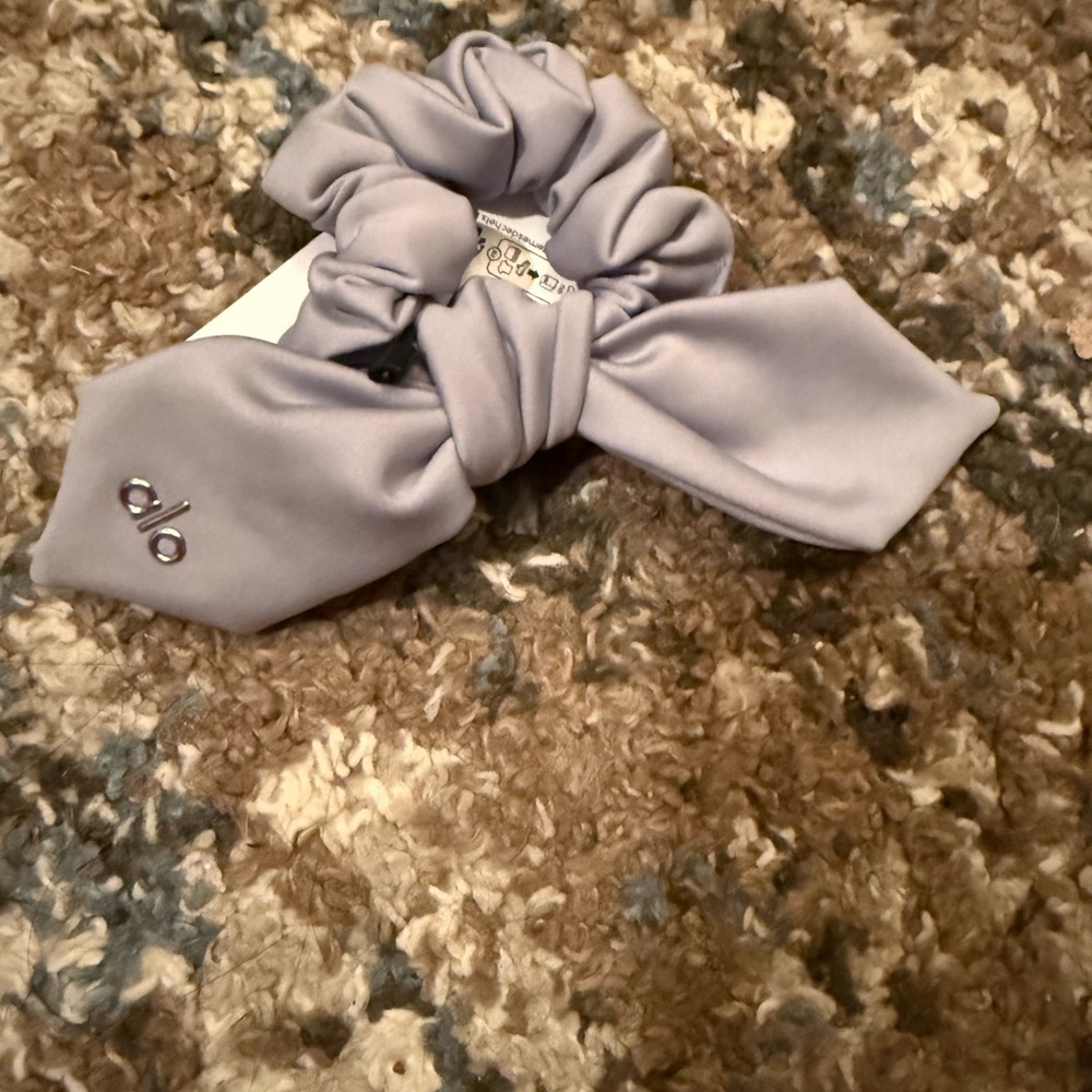 ALO Airlift Rhythm Scrunchie WINTER
FROST NWT